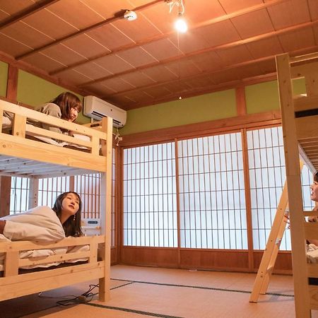 四国旅行のhub拠点 古民家ゲストハウス Heso Camp Мійоші Екстер'єр фото
