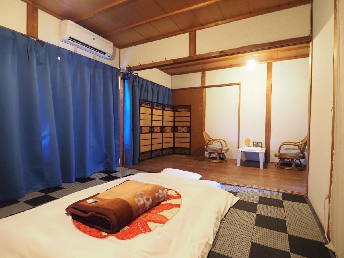 四国旅行のhub拠点 古民家ゲストハウス Heso Camp Мійоші Екстер'єр фото