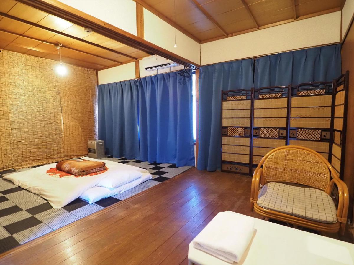 四国旅行のhub拠点 古民家ゲストハウス Heso Camp Мійоші Екстер'єр фото