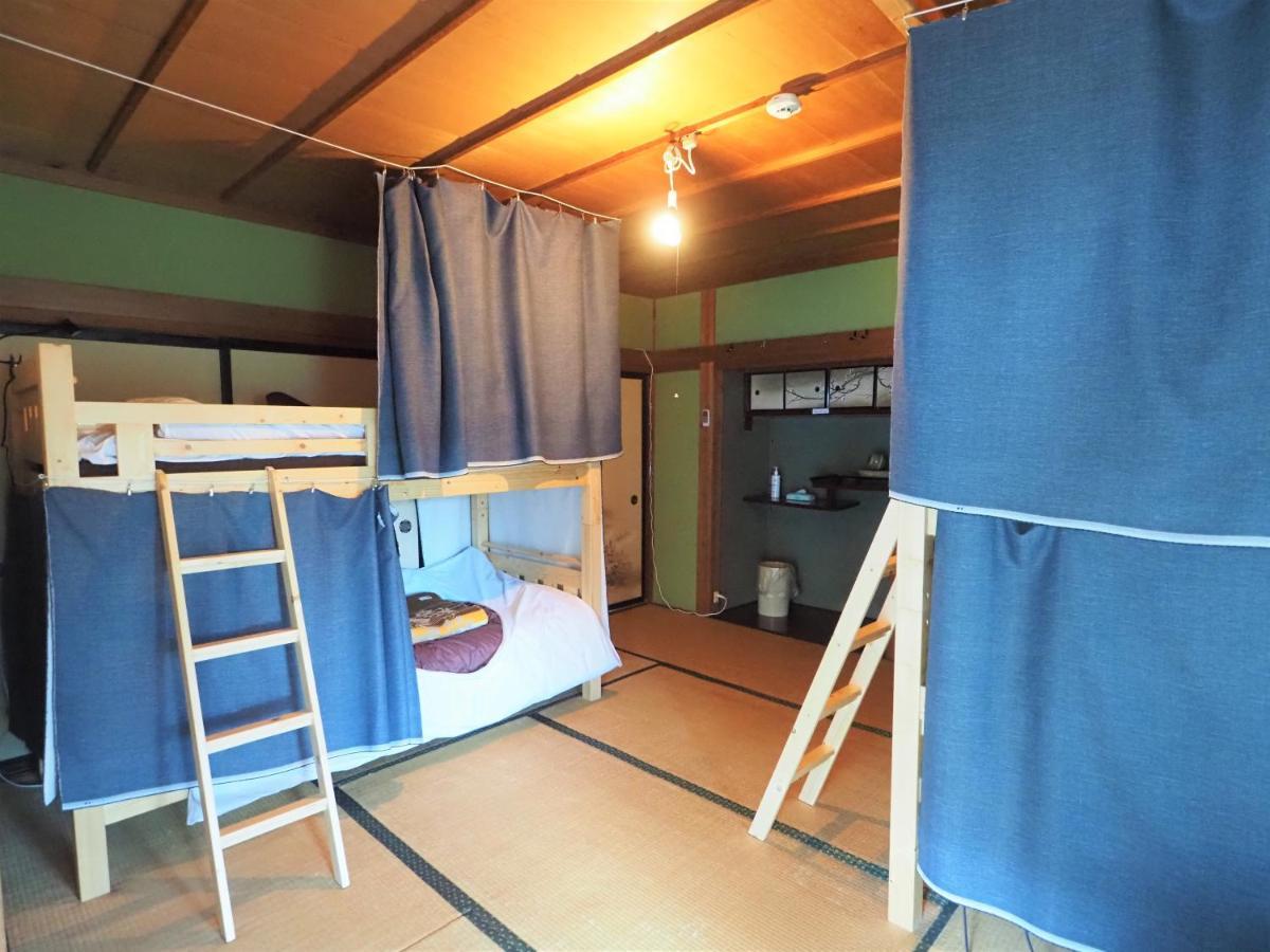 四国旅行のhub拠点 古民家ゲストハウス Heso Camp Мійоші Екстер'єр фото