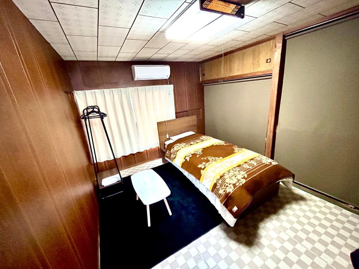 四国旅行のhub拠点 古民家ゲストハウス Heso Camp Мійоші Екстер'єр фото