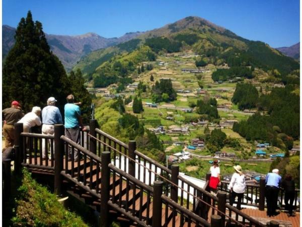 四国旅行のhub拠点 古民家ゲストハウス Heso Camp Мійоші Екстер'єр фото