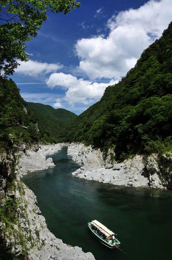 四国旅行のhub拠点 古民家ゲストハウス Heso Camp Мійоші Екстер'єр фото