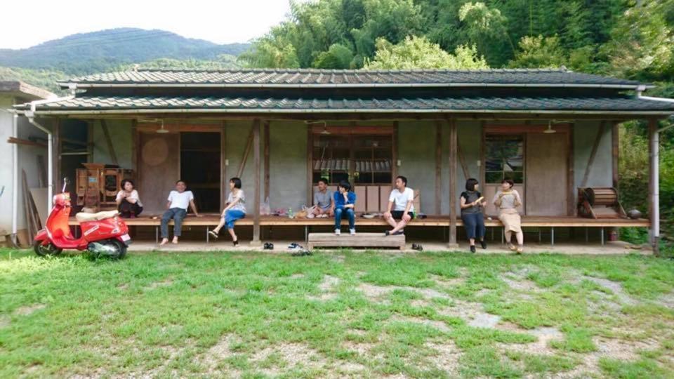 四国旅行のhub拠点 古民家ゲストハウス Heso Camp Мійоші Екстер'єр фото